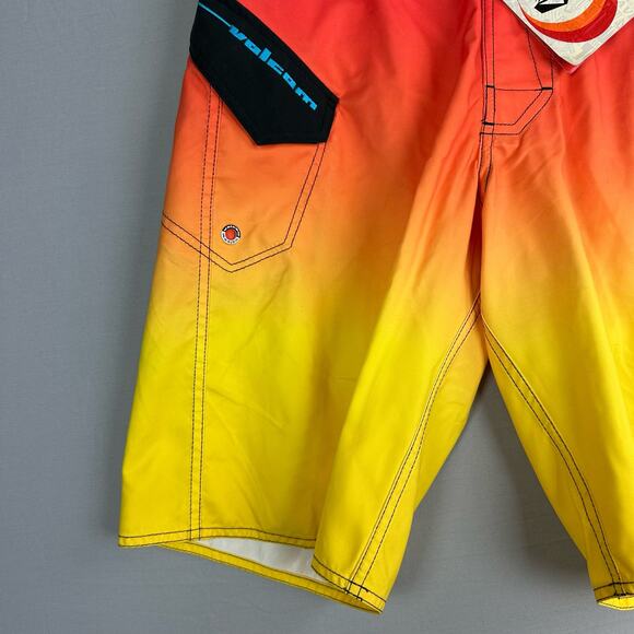 Volcom Men’s Size 30 Fade Board Shorts No Stretch - Picture 7 of 9